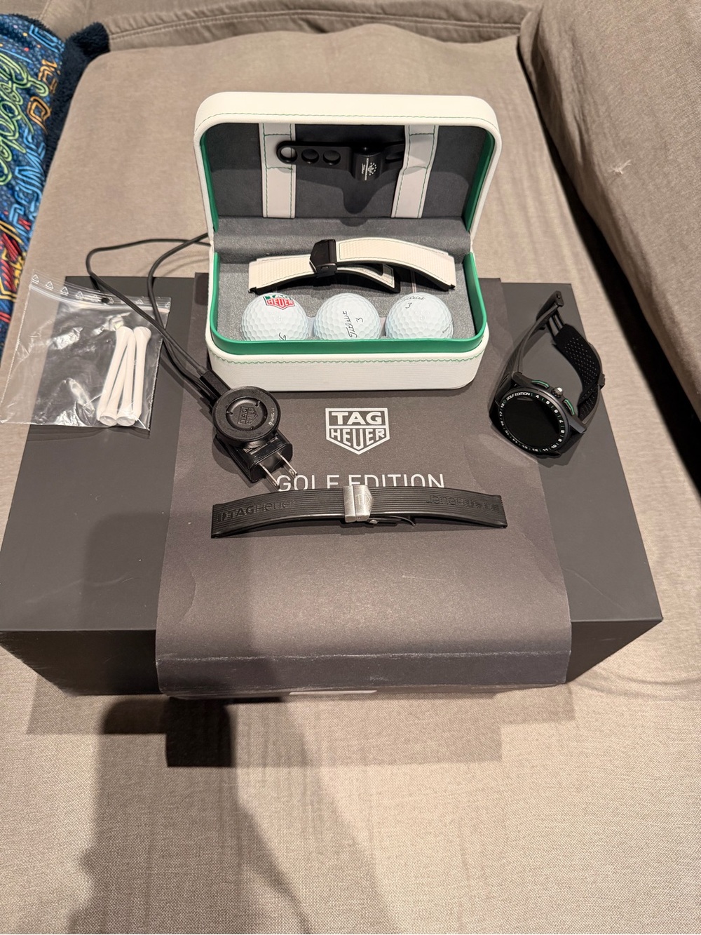 Tag Heuer Smartwatch Golf Edition in Black with White/Grey Golf Case